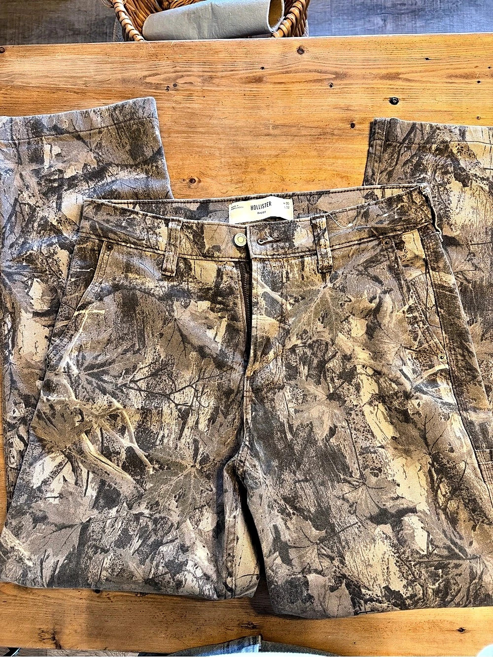 Hollister Baggy Camo Cargo pants men 30/32